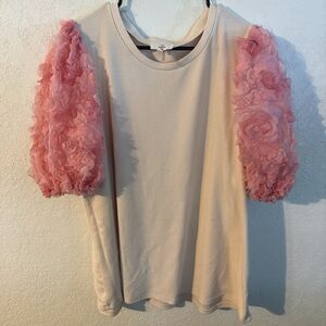 Entro Cream Top with Pink Floral Sleeves